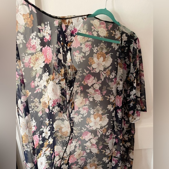 FLORAL LONG COVER UP - Picture 3 of 5